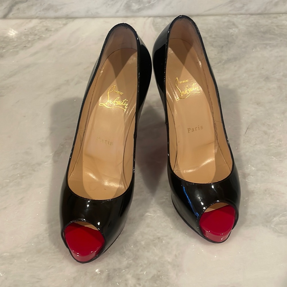 Christian Louboutin New Very Prive black patent size 38.5
